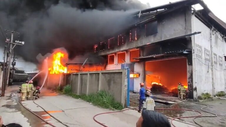 kebakaran_pabrik_bandung